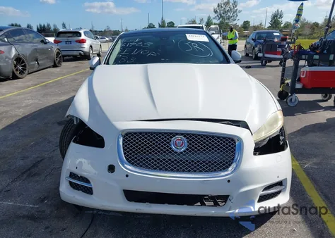 2014 Jaguar Xj Xjl Portfolio z USA, uszkodzony, nr VIN SAJWA2GZ6E8V61725